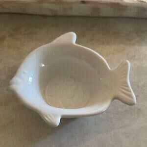 Chantal fish shaped small white serving dish 1.5 cup